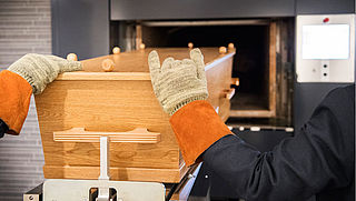 Risico op radioactieve besmetting voor personeel crematorium