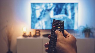 Is het geluid van je televisie harder tijdens een reclameblok?