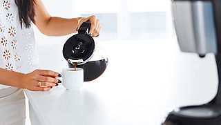 Je koffiezetapparaat ontkalken en schoonmaken: experts geven tips