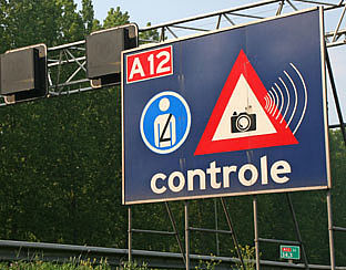 Coalitie: snelheidscontroles naar lokale weg