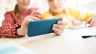 'TikTok moet Nederlandse kinderen schadevergoeding betalen voor doorspelen gegevens'