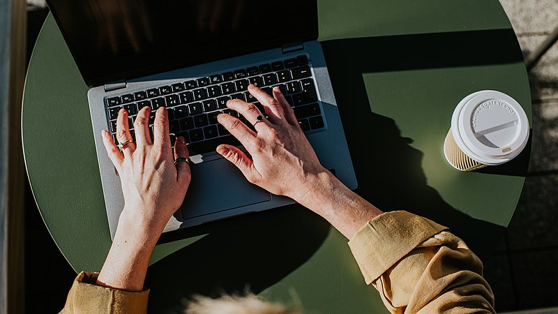 Waarschijnlijk heb je sneller internet dan nodig: zoveel kun je besparen