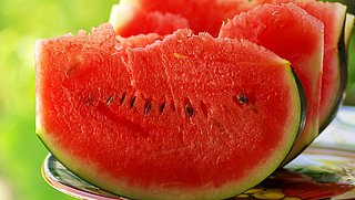Klop, klop, is dit een rijpe watermeloen? Fabeltjes en feiten, zo weet je zeker dat hij rijp is!