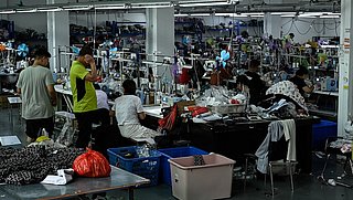 Textielarbeiders worden uitgebuit in Chinese fabrieken van Shein