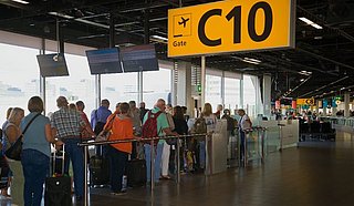 Meldpunt voor reizigers met gemiste Schiphol-vlucht weer open