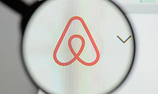 'Airbnb moet gebruikers schadevergoeding betalen'