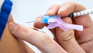 'Bedrijven en instellingen mogen vaccinatiebewijs eisen bij toegang tot voorzieningen'
