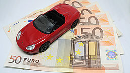 Duizenden euro's extra premie autoverzekering: kan dat zomaar?