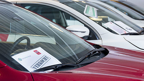 Nederlanders kopen steeds vaker duurdere auto's