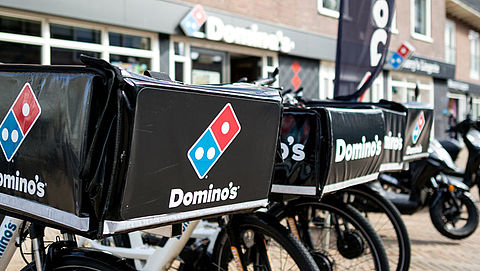 Domino's gaat pizza's 'contactloos' bezorgen vanwege corona