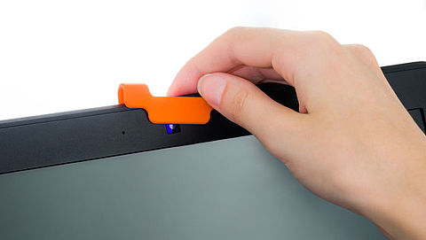 Apple: 'Plak je MacBook-webcam niet af met een schuifje'