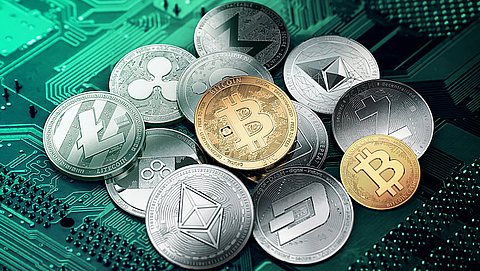 Bitcoin breekt na inzinking weer door grens van 50.000 dollar