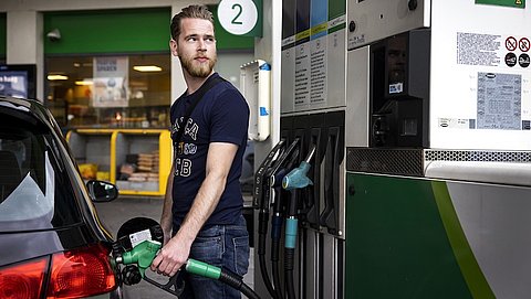 Benzine is nu goedkoop, maar dat duurt waarschijnlijk niet lang