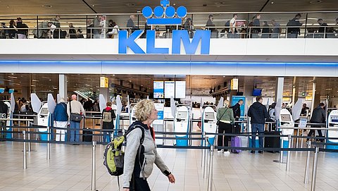 KLM blijft reizigers met een kluitje het riet in sturen
