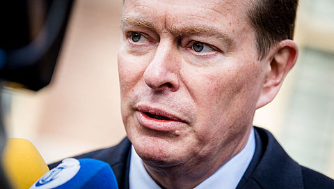 Minister Bruins positief tegenover onderzoek naar bacteriofagen in Nederland