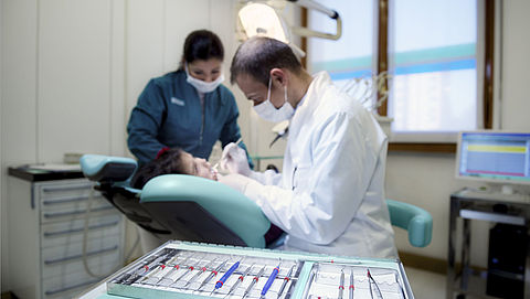 'Tandarts doet zich voor als orthodontist'