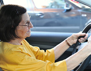 Seniorenkeuring voor rijbewijs moet simpeler