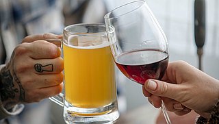Geeft bier na wijn venijn? Het bewijs over alcoholvolgorde en je kater