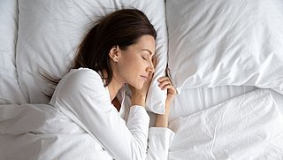 Helpt een verzwaringsdeken je echt om beter te slapen?