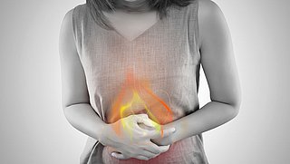 Last van brandend maagzuur? 'Langdurig slikken van maagtabletten kan schadelijk zijn.'