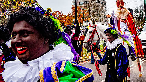 Foto’s en filmpjes met Zwarte Piet zijn verboden op Facebook en Instagram