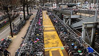 Meer fietsparkeerplekken stations