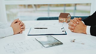 ACM deelt eerste boetes uit aan huurbemiddelaars om bemiddelingskosten