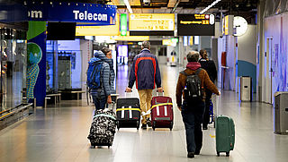 15.000 gestrande reizigers kloppen bij ministerie aan voor repatriëring