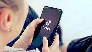 TikTok stelt gerichte reclame uit na alarm van toezichthouders