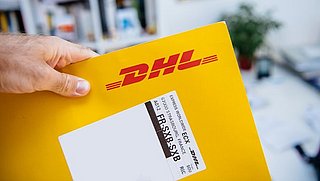 DHL gaat naast pakketten nu ook post bezorgen