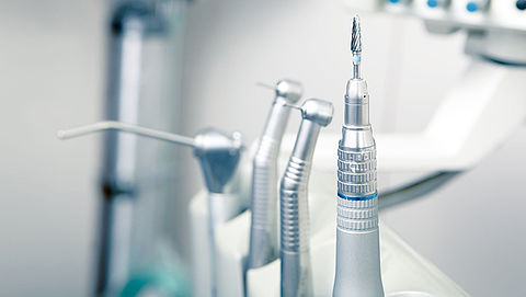 Tandartsen tegen borende mondhygiënist