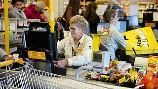 Jumbo opent tweehonderd nieuwe 'kletskassa's'