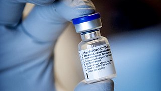 Lareb: 'Prik met vaccin van Pfizer/BioNTech kan leiden tot grote zwelling'