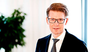 Minister Dekker uitgeroepen tot 'grootste privacyschender'