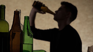 Drankgebruik neemt af onder Nederlandse jongeren