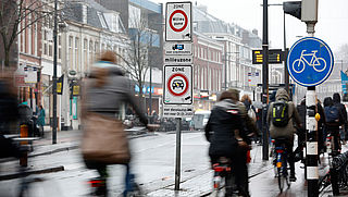 Gemeenten mogen snorfietsers verplichten om rijbaan te gebruiken