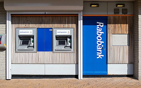 Rabobank: 5 euro betalen voor storten van 200 euro en 500 euro vanaf 1 oktober