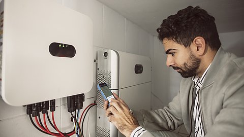 85% zonnepaneelbezitters onbekend met uitschakelen omvormer bij zonnig weer