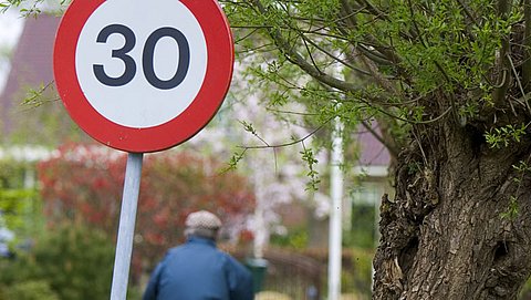 30 km/u mag op meer plekken worden ingevoerd (óók voor fietsers)