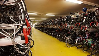 NS en ProRail gaan experimenteren met grotere fietsrekken