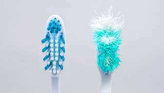 Bacteriën en tandplak: zo vaak moet jij je tandenborstel vervangen