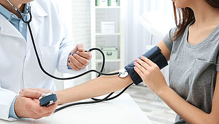 'Meet minimaal een keer per jaar je bloeddruk'