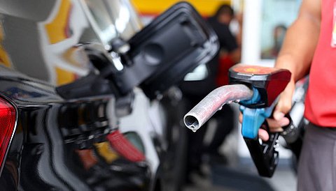 Liter benzine zo'n 40 cent duurder dan begin 2021