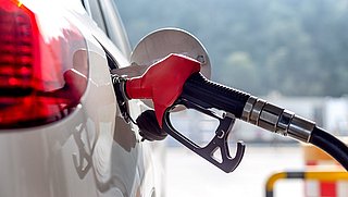 Benzineprijzen stijgen tot boven de 2.10 euro per liter