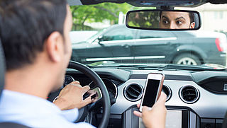 51 procent automobilisten gebruikt smartphone in verkeer