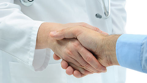 'Artsen hebben contracten met producenten van medische implantaten'