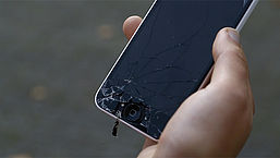 Grote verschillen in prijs en kwaliteit bij reparatie smartphone-scherm