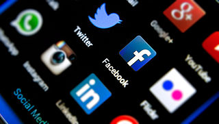 Facebook en Twitter voldoen niet aan EU-eisen