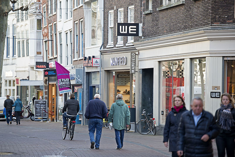 'Kabinet moet leegloop winkelstraten onderzoeken'