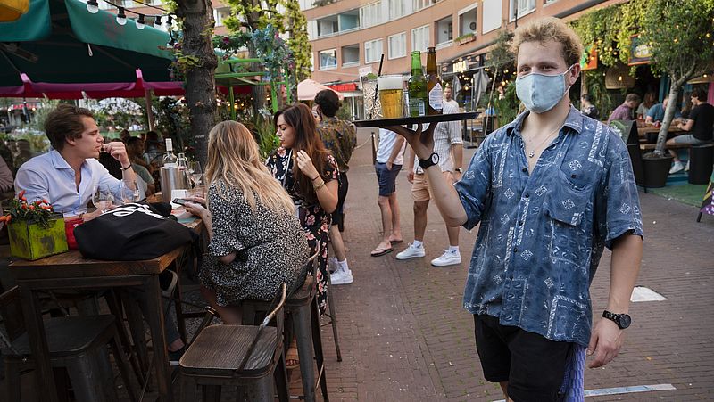 Maatregelen horeca: contactgegevens achterlaten, openingstijden ingeperkt
